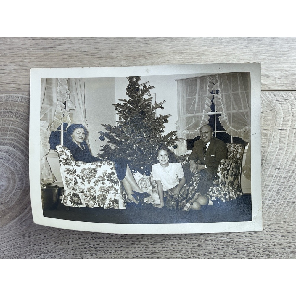 Family Christmas Morning Picture Mom Dad Laughing Daughter Cat Photograph 5"x7"